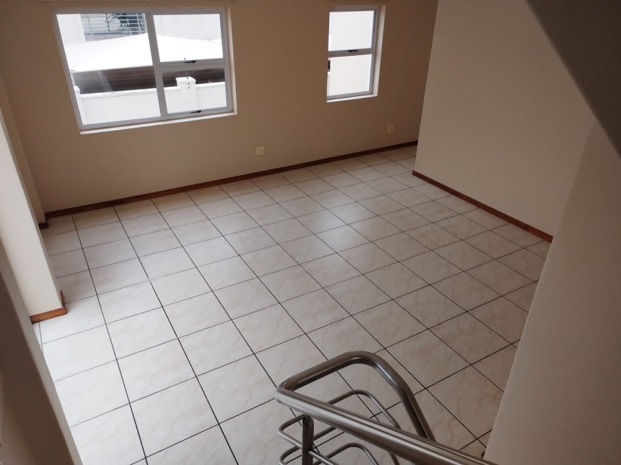 To Let 5 Bedroom Property for Rent in Strand Central Western Cape